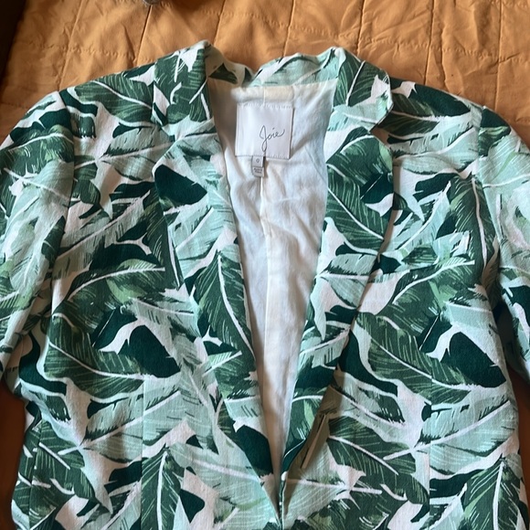 Stunning Joie linen tropical shorts and jacket set - Picture 7 of 8